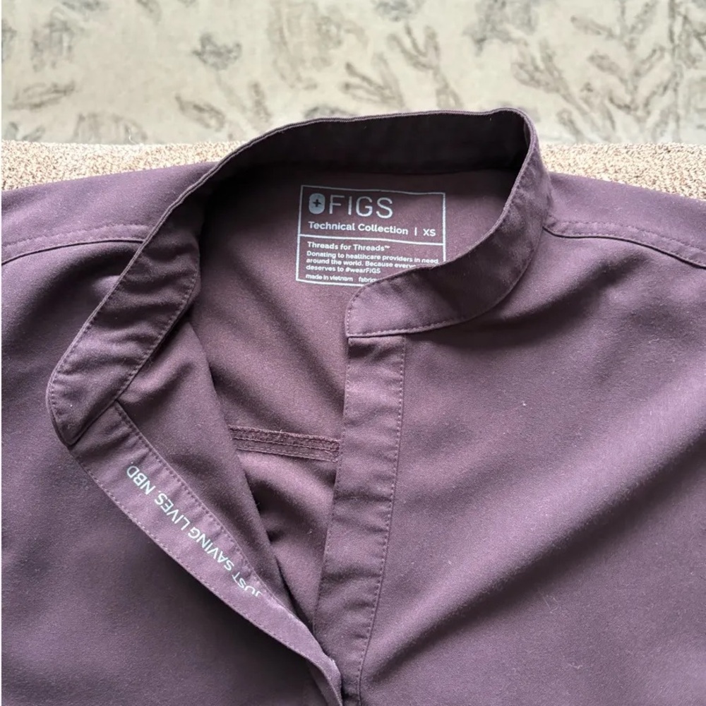 Figs Woman’s Rafaela Scrub Top - Picture 3 of 3